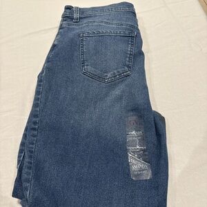 New Gloria Vanderbilt  Amanda Size 12 Jeans Average Fit Classic Rise Tapered Leg